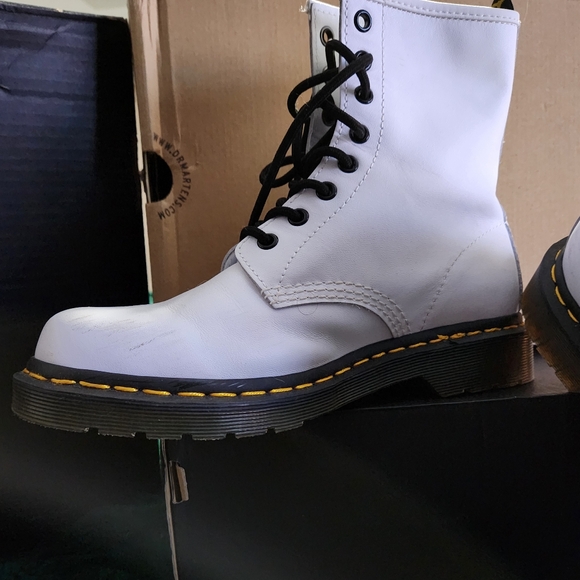 White Doc Martens boot - Picture 2 of 5